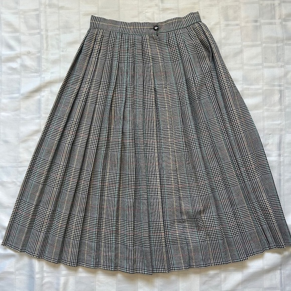 Simply Manakin Vintage Mid Length Houndstooth Print Pleated Skirt - Picture 5 of 12